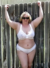 Oriental  experienced grannies are revealing their holes