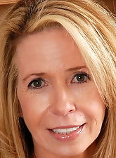 Posh mature bitch is having sex with her boyfriend