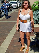 Older babes are posing nude on pictures