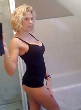 Mature MILF wants to have anal sex with dildo