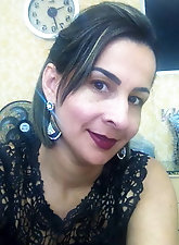 Older MILFs are spreading their legs on cam