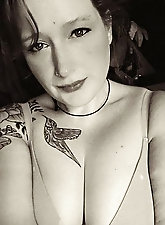 Slim old MILF on porn gallery