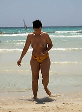 Older women get her cunt drilled