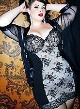 Cougar is giving pussy